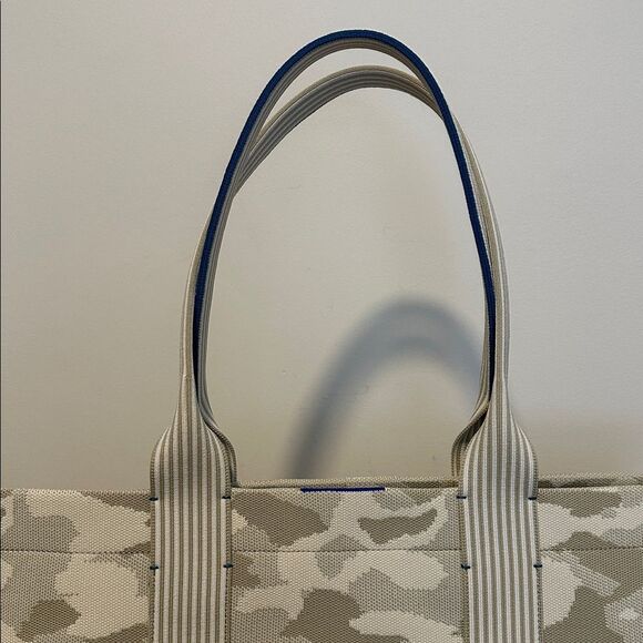 Rothy's | The Essential Tote | khaki camo large tote- retired - Picture 5 of 14